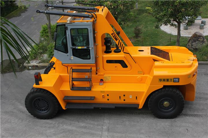 32 Ton Forklift