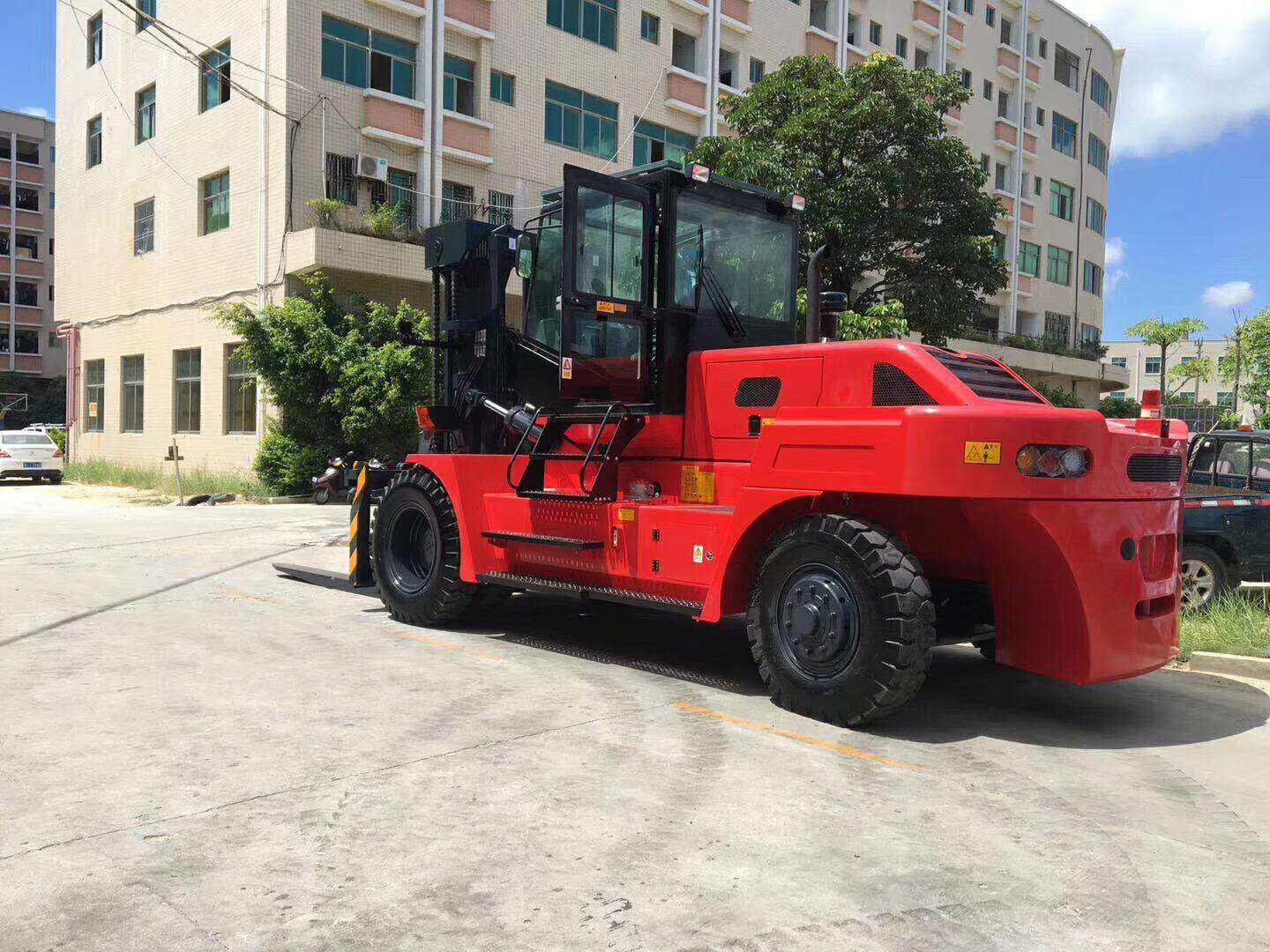 Xe nâng diesel 20t