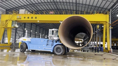 SOCMA cách mạng hóa hoạt động của trang trại gió với xe nâng hạng nặng tiên tiến