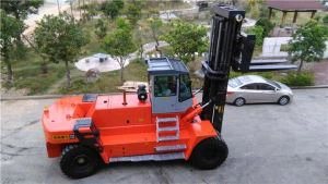 Xe nâng hạng nặng 36 tấn FD360