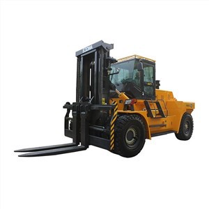 Xe nâng thương hiệu SOCMA cho cảng hậu cần