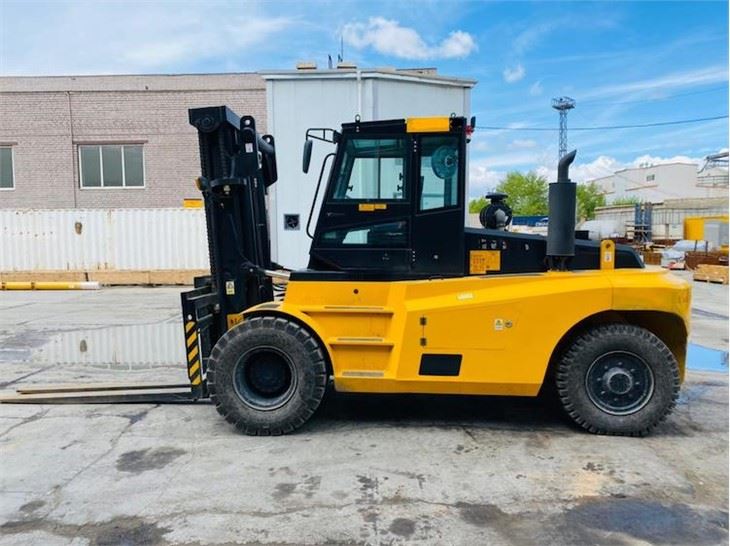 Xe nâng 15 TẤN Màu nhỏ gọn màu vàng