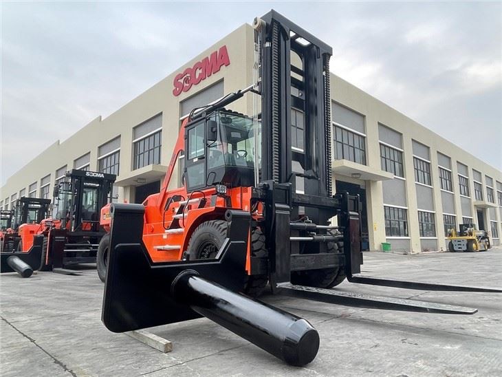 forklift with roll prong