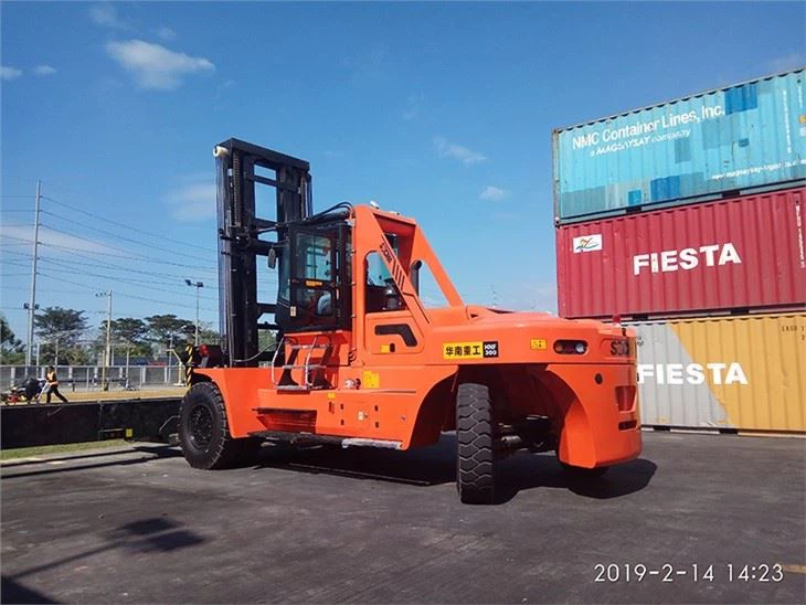 Xe nâng SOCMA 30t với máy rải container
